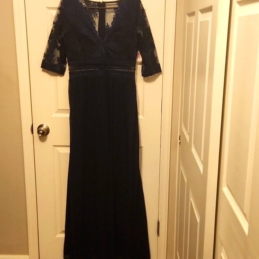 Soieblu Navy blue lace maxi dress, size large. New with tags.